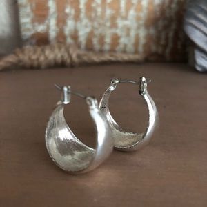 🌴Chloe+Isabel La Lune silver hoops